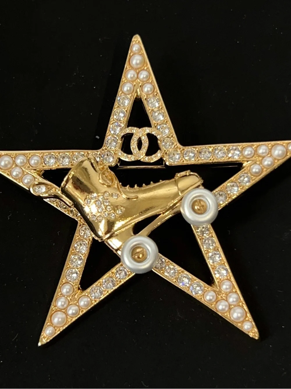 CGold Star Roller Skate Brooch with Pearls and Crystals - Chanel